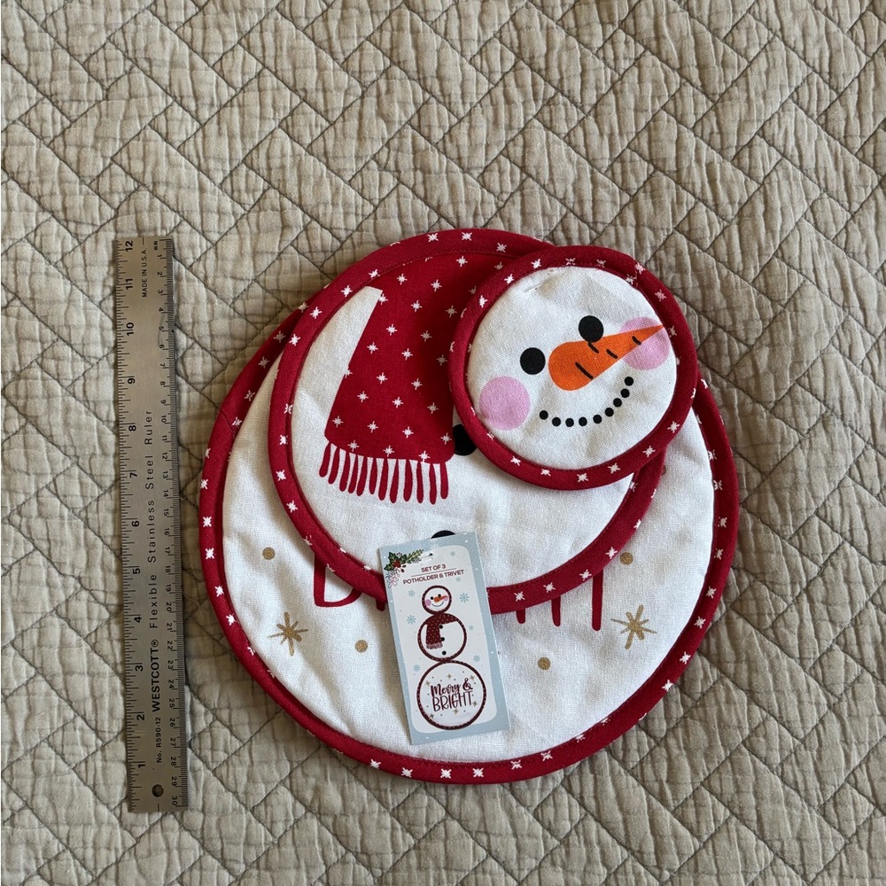 NWT Snowman Trivet and Pot Holder Set